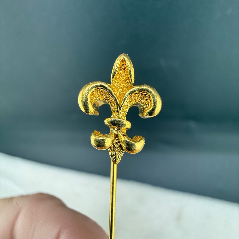 Vintage Monet Fleur De Lis Stick Pin Gold Tone